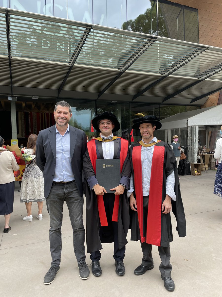 adel_rezaeim's tweet photo. Finally graduated in person. A sweet reminder of 7 (ongoing) years of mentorship and friendship with @PJCullen100 &amp; Francisco Trujillo 🍀🎓 #unsw #on_the_shoulders_of_giants https://t.co/N2hTyHNz3A