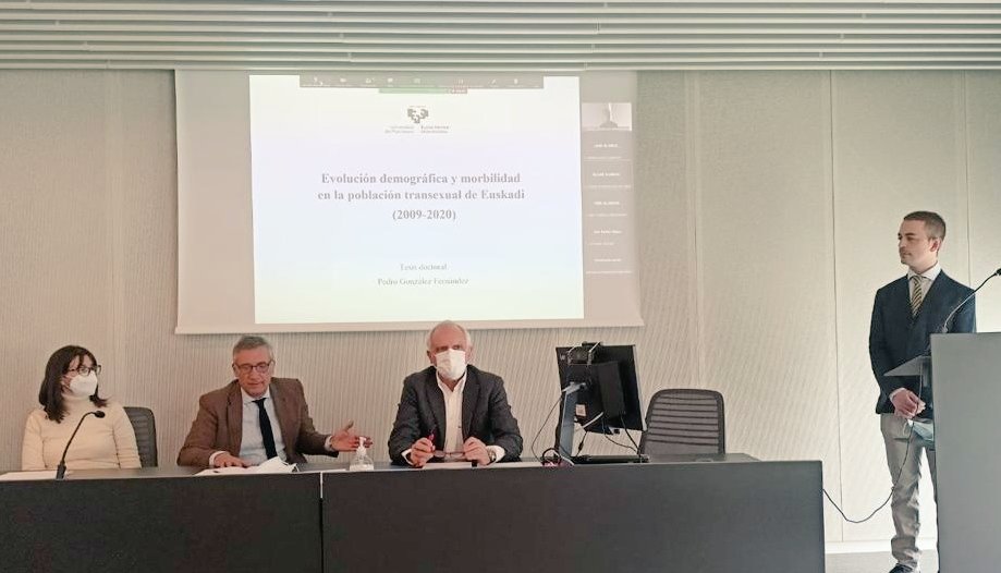 GrupoGIDSEEN's tweet photo. Hoy nuestro compañero de @GrupoGIDSEEN, el Dr. Pedro González del Hospital de Cruces @y_hospital ha defendido su tesis doctoral sobre la atención de las personas trans entre 2009 y 2020. ¡Enhorabuena! @sociedadSEEN https://t.co/xtHS1cOwuH