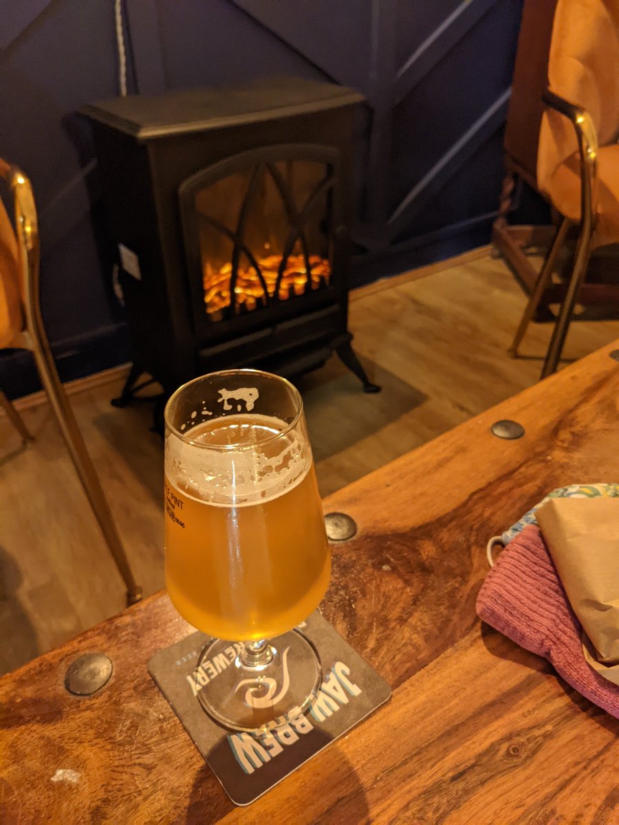 JWils60's tweet photo. Start your #whw West Highland Way trip with a beer at Jaw Brew Milngavie just at the station! https://t.co/AtBwzOaXpA