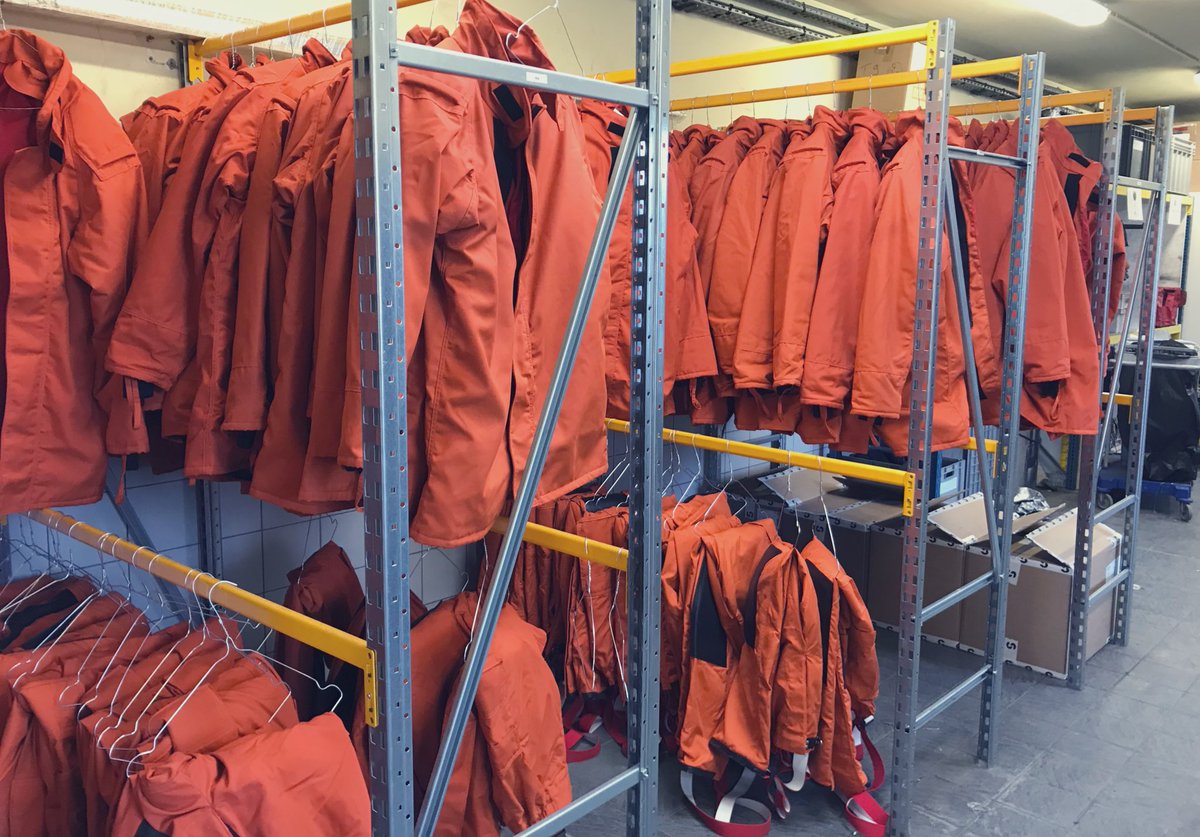 APaschana's tweet photo. Nouvelles tenues, nouveaux casques, nouveaux matos pour nos stagiaires … et nos formateurs incendie ! Au top 👍
#sdis59 https://t.co/LtIVAj4T1Q