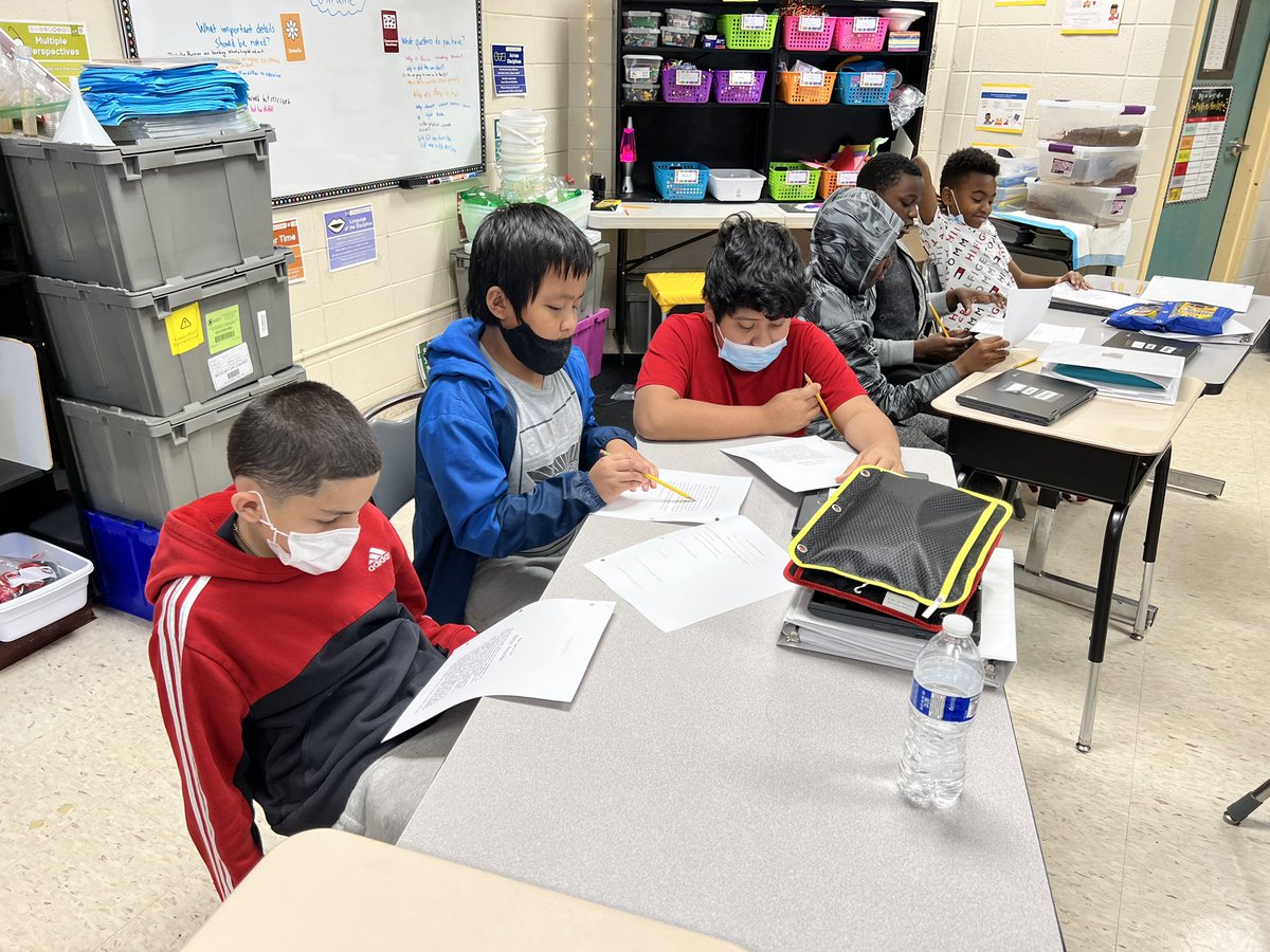 5th graders making tool impressions and using them to solve a crime!
#@Graham_Wendy
<a href="/dmm83jag/">Denine Matthews</a>
#gatehsv
#cbu