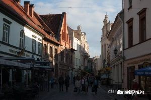 diarioviajeroes's tweet photo. Visita a Vilna, la capital de #Lituania. Que ver en #Vilnius https://t.co/xmXcTS4uya #Republicasbalticas #viajar #travel https://t.co/pqSEeHmspy