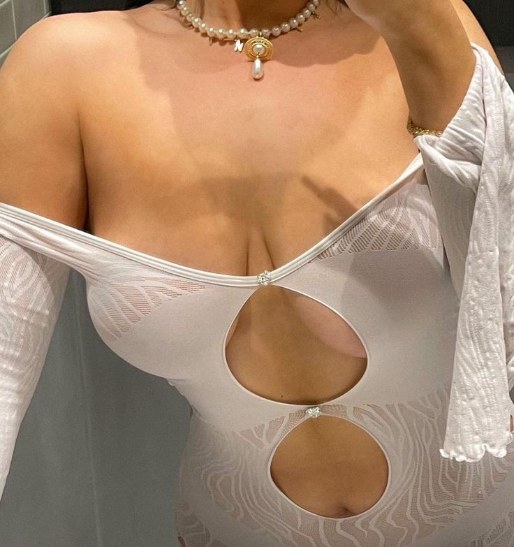 J'me trouve trop sexc ce soir mais vu que je ne sors pas, je pose ça là