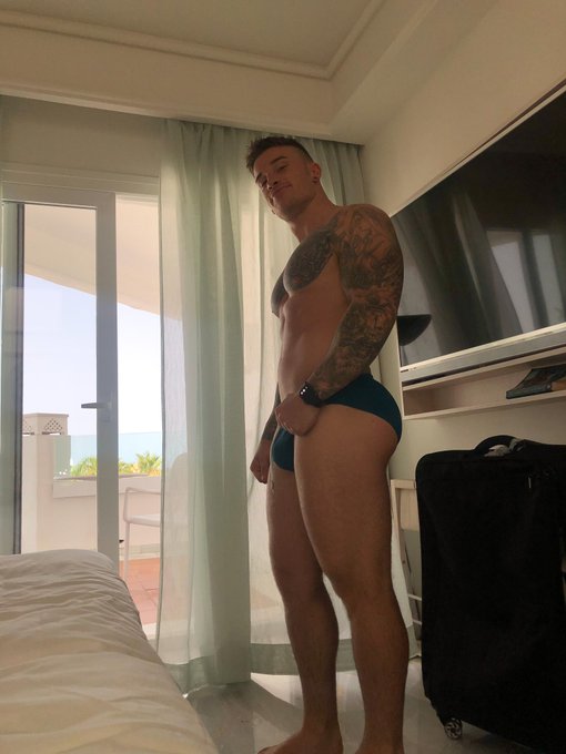 Exclusive content ⬇️ https://t.co/983eiL5WqT https://t.co/goxxRA7ozW https://t.co/PaZiNCQjbz