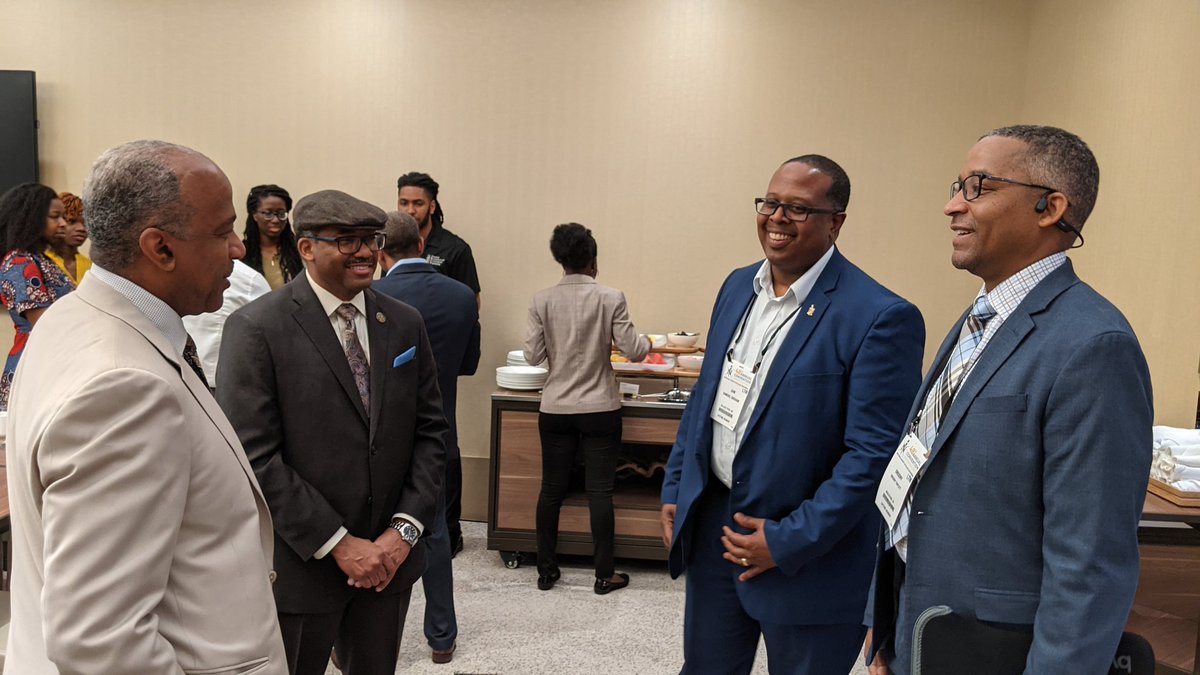 Renetta_Tull's tweet photo. Thanks @NSBE &amp; #Engineering deans &amp; leaders for joining our PROMISE Engineering Institute - @NSF PEI @
 #NSBE48 PhD/MS student breakfast! @UCDavis @Chancellor_May/ @ClarkSchool @Sam_Graham_UMD/ @GeorgiaTech @rbeyah/ @VCUENGR @GETriplett/#WRobinson/Jangha @UMBC
 #ThinkBigDiversity https://t.co/hrEWmV91l4