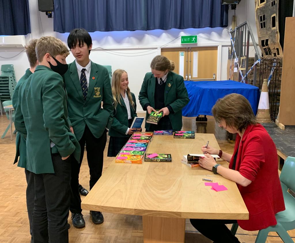 SibfordEnglish's tweet photo. At last! We managed to meet @SparkesAli for a fabulous author talk and workshop with out Yr5s - Yr8s. Feeling so grateful to have a real author back in school and such a fabulous, entertaining person like @SparkesAli @SibfordLibrary @SibfordOxon #SparkesAli #Reading #FrozeninTime https://t.co/mHQIegCOw8