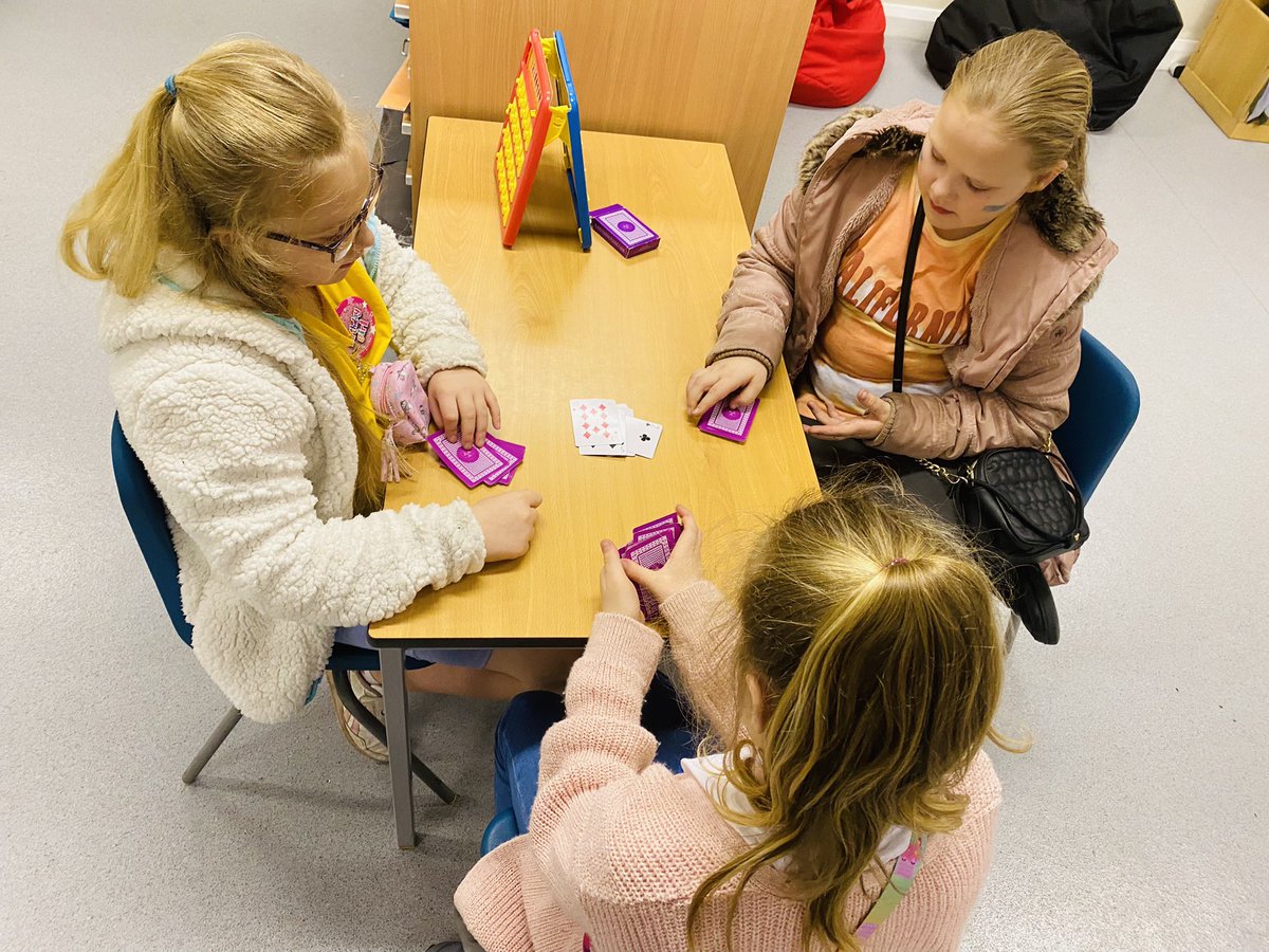 BartonMossCPS's tweet photo. A brilliant youth club tonight predominantly led by @wearekickstart. Special thank you to @_missrobinsonx for supporting our community event tonight. Thank you, the kids had a fabulous time. https://t.co/sTuhXMwZ9r