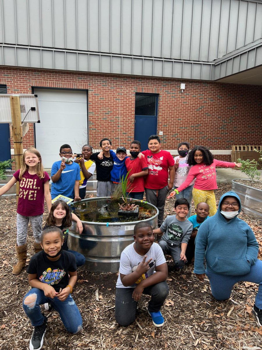 DCooperlynch's tweet photo. Outdoor learning with a smile to celebrate the last day of our Q3 expeditions @MECME_School #mecmebuzz #outdoorclassroom https://t.co/e9gLfFfoFR
