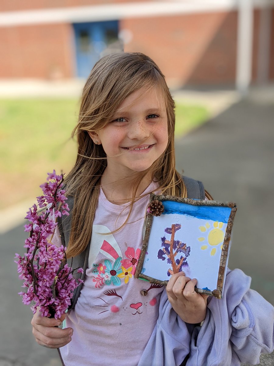 DCooperlynch's tweet photo. Outdoor learning with a smile to celebrate the last day of our Q3 expeditions @MECME_School #mecmebuzz #outdoorclassroom https://t.co/e9gLfFfoFR