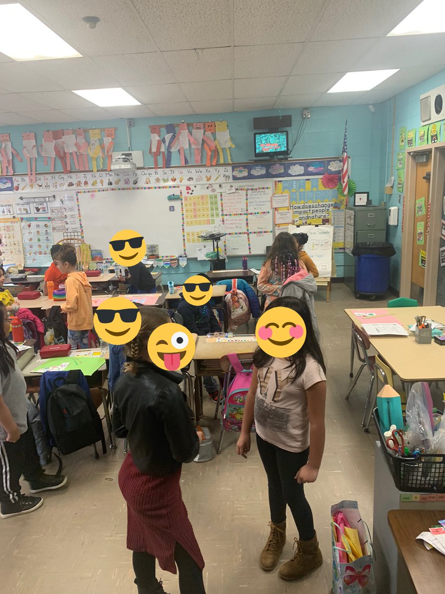 7Melinda7's tweet photo. Today was Compliment Friday!
We used our equity sticks and met up with that partner to give each other a compliment in our Morning Meeting at the start of our day! #compliments #Fridaycompliments #spreadcompliments https://t.co/9LrKXb2VzY
