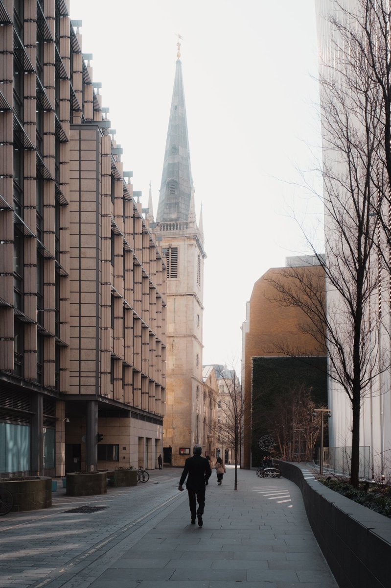 snapsbyfox's tweet photo. Spring ☀️ #London #streetphotography #photooftheday #fujifilm #travel #travelphotography https://t.co/lwFQJyIGW7