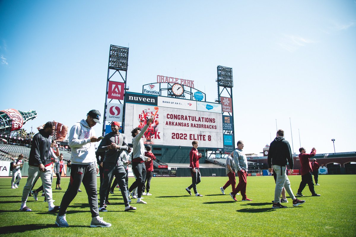 RazorbackMBB's tweet photo. Appreciate the #BayHogs love @SFGiants! https://t.co/fOS0crogvQ