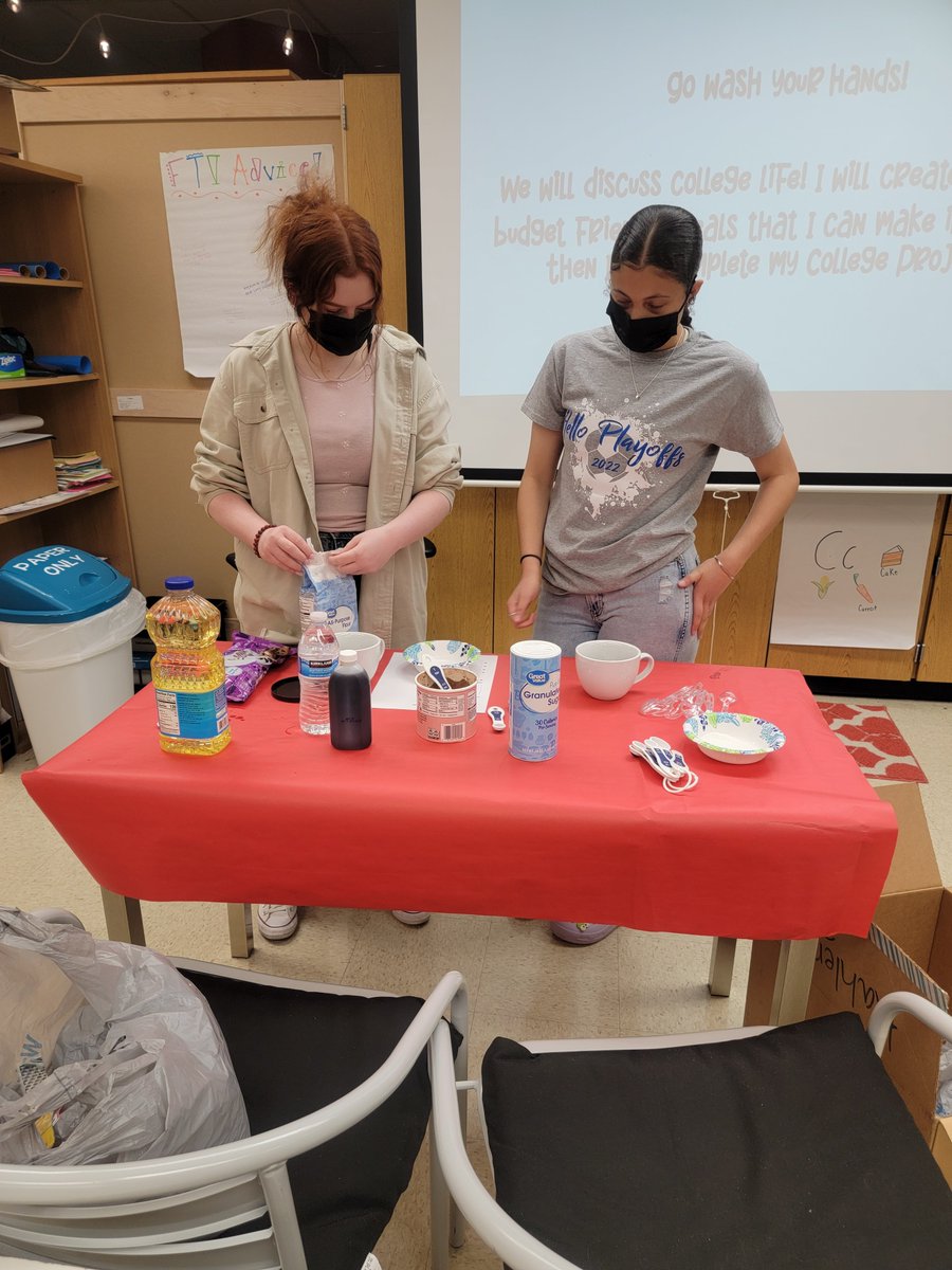 FtiLchs's tweet photo. HGD students learning to make healthy, budget friendly foods. https://t.co/uVPbUmN3nF