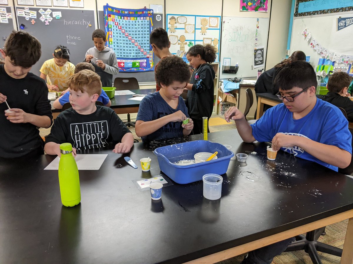 bsidefive's tweet photo. Trying to figure out the perfect ratio for oobleck! #itsworthit #learningismessy @BrooksideBcats1 https://t.co/HwOa26V0xS