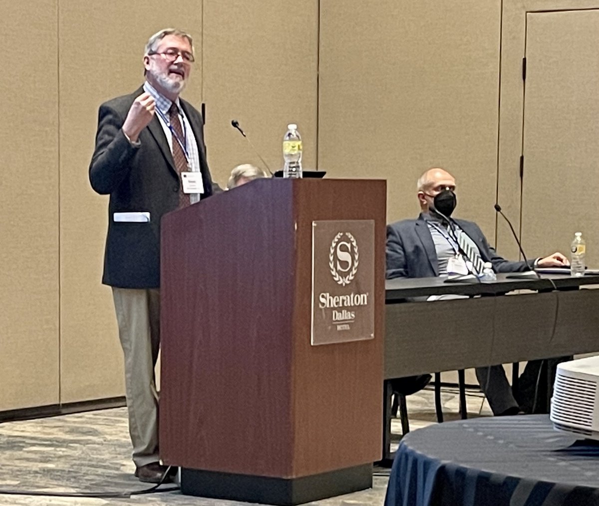 VocationMatters's tweet image. Using the Leading Lives that Matter book enabled us to expand our community of calling; students buy it in their first year and keep it through to the senior year. - Glenn E. Sanders @KingUnivBristol. #2022NetVUE #NetVUE