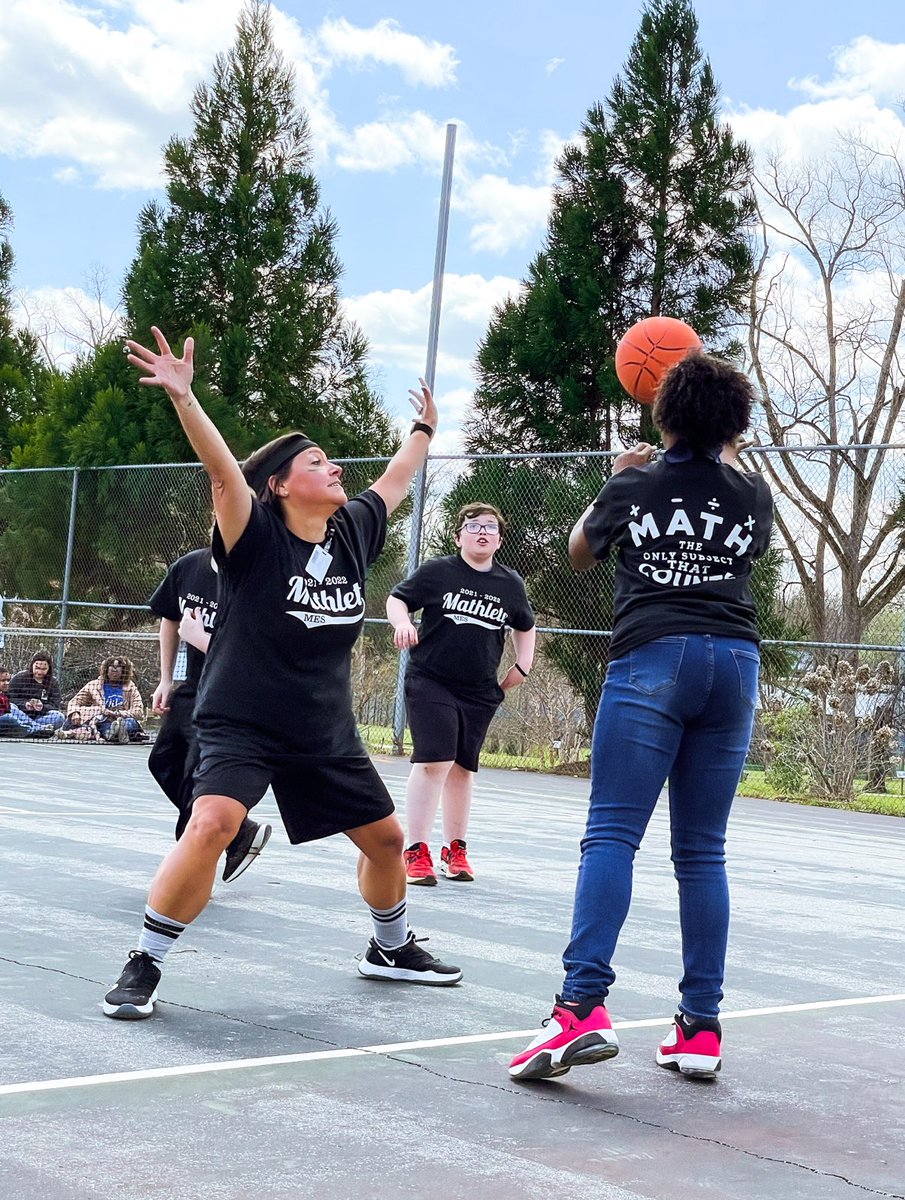 MsRichTeach's tweet photo. Check out our AP! All in for BOTH Mathlete games! 🏀🏀🏀Go Mrs. Traywick!!! https://t.co/t0ffDXV8iP