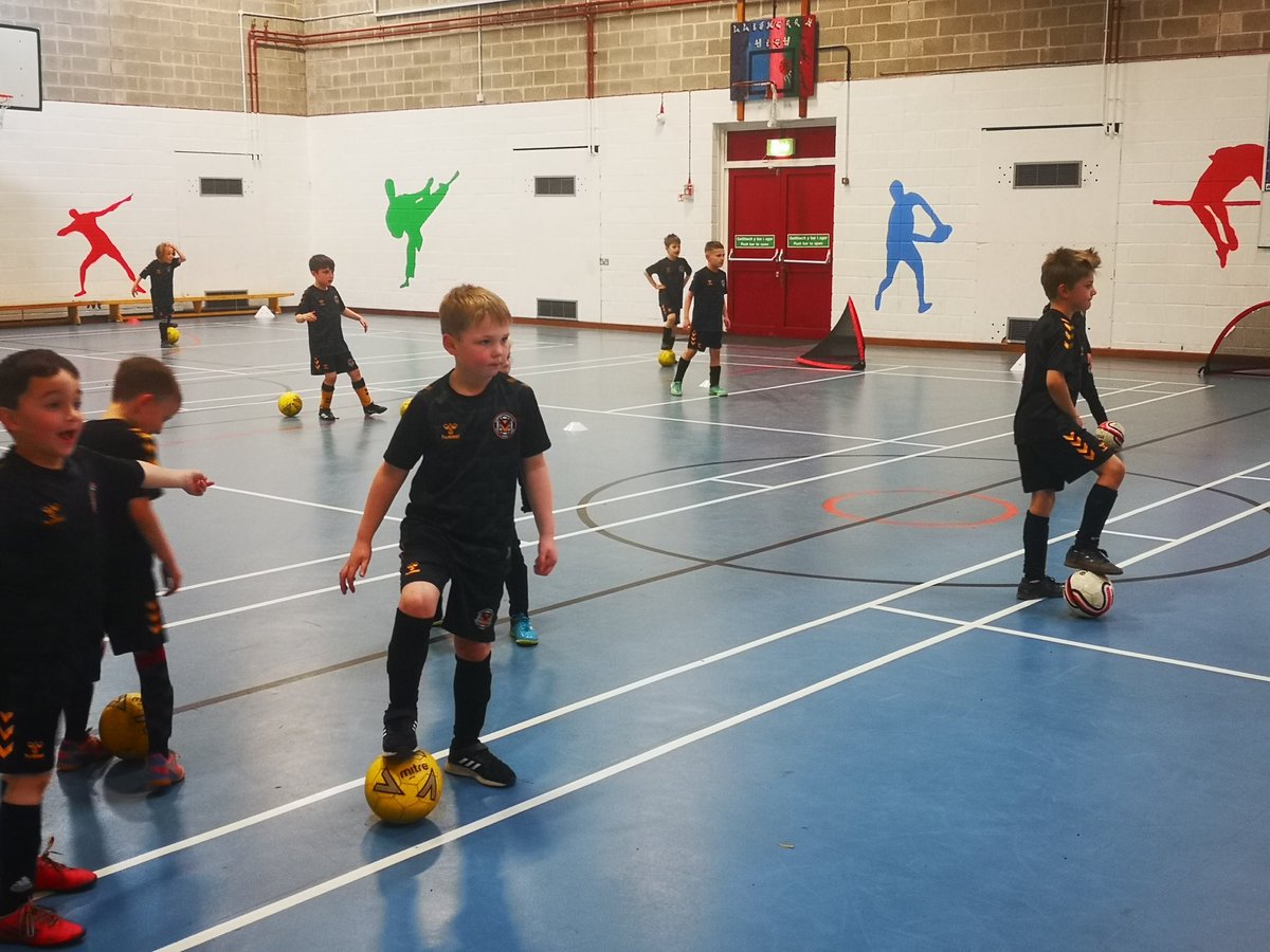 youth_county's tweet photo. Delighted to welcome @USW_FootballCP to the Academy tonight. 
Hosting the study visit, students were given an informative presentation from FDP lead @RyanMorley4 before taking in Pre Academy training, an analysis workshop and then followed with the FDP training sessions.
#Exiles https://t.co/kMlLwhLzVK