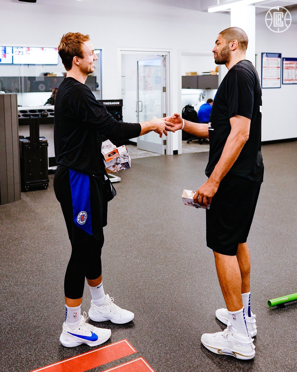 LAClippers's tweet photo. .@LukeKennard5 showin’ some love with @JBLaudio Endurance Peak II headphones. #TeamJBL #ad” https://t.co/ErQNyfLYWH
