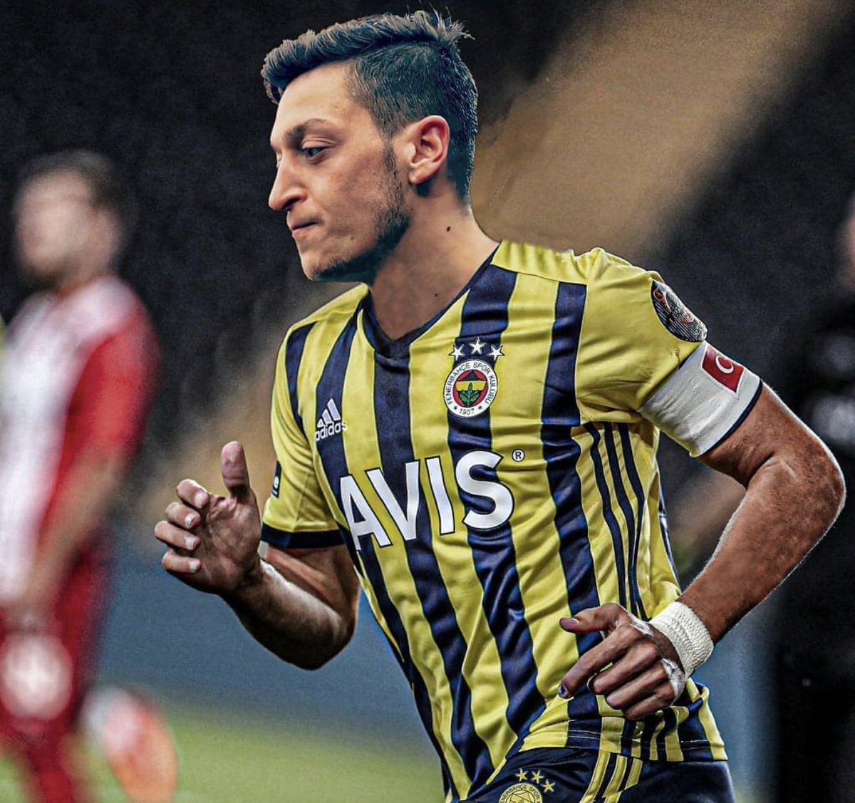 Derhal bu saçmalığa son verirmisiniz 4 senedir her şeye eywallah dedik ama artık yeter bu başarısızlık Mesut’a değil size yazılması lazım #seninleyizoezil