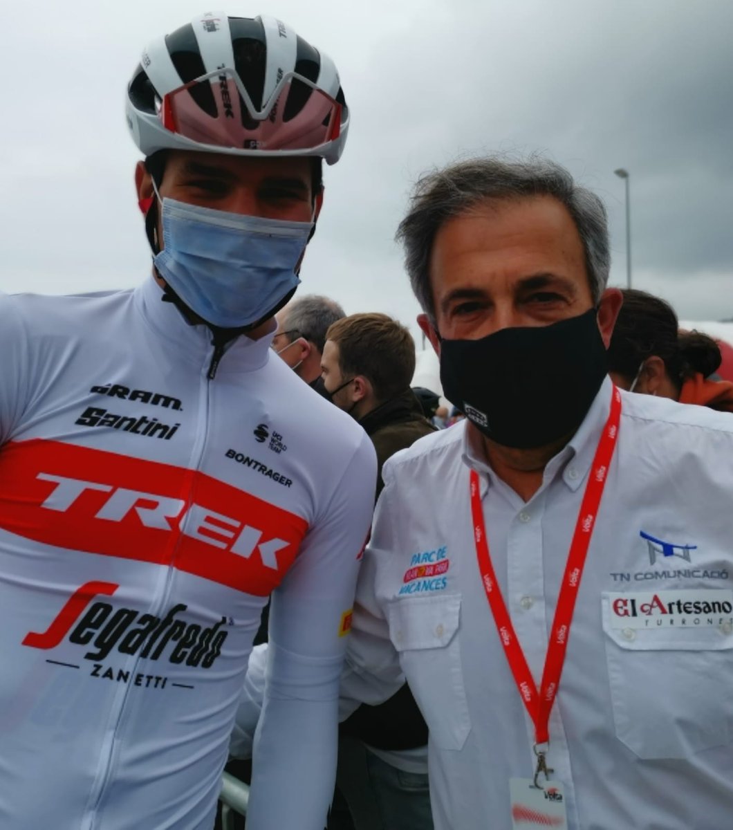 🚲 5è dia de @voltacatalunya, avui amb arribada a casa, a #VilanovailaGeltrú. Amb Juanjo Oroz, director de l'equip Kern Pharma, i Marc Brustenga, exciclista professional molt vinculat a la ciutat.

#VNG #VoltaCat #VoltaCatalunya #Ciclisme #Ciclismo #ciclying #EsportCat #Catalunya