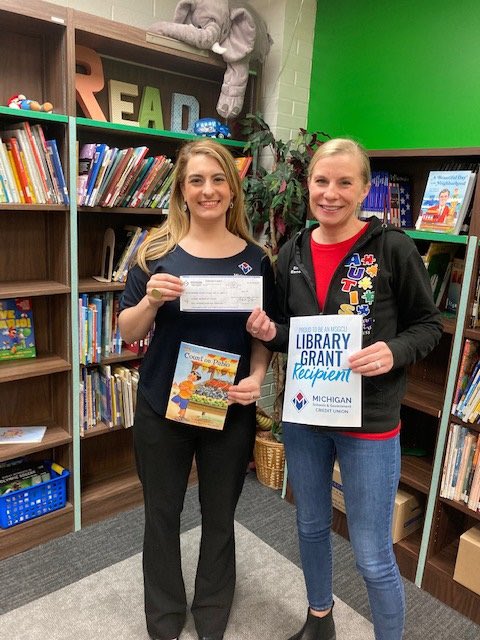 Thank you to Colleen Godfrey (Consumer Education Specialist) and Michigan Schools and Government Credit Union, for generously awarding Simonds Elementary a $750 check to put toward the purchase of new books for our school library! 📚#marchisreadingmonth #wearelamphere