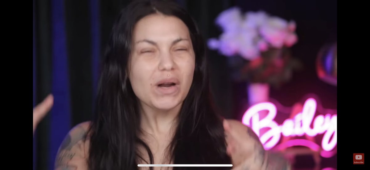 Bexandbug's tweet photo. When you pause a video to do something &amp; open it back up. @BaileySarian every time 💚 https://t.co/2ob96WMohZ