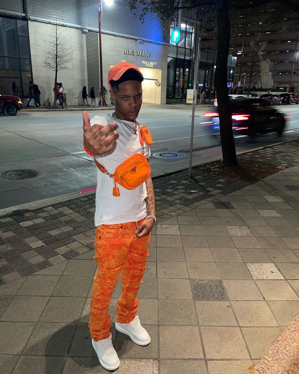 roccstar $hit i’m lit, city lights and fast cars they mad cause i’m ts 👨🏽‍🎤🧡💨
#BigStackss
#Day2
#SummerWalkerconcert 
#Houston