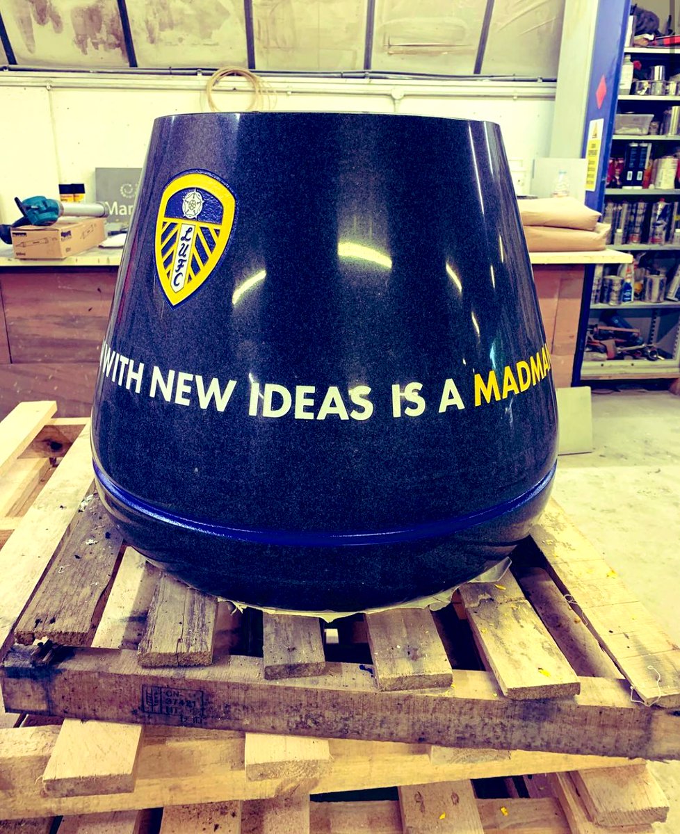 ShirtsLeeds's tweet photo. So Bielsa to get a bucket outside Elland Road not a Statue….. Wonder what he would make of that…. It’s iconic but it’s a bucket 🤷🏻‍♂️ #lufc #bielsa #bucket https://t.co/mAwOieiJGP