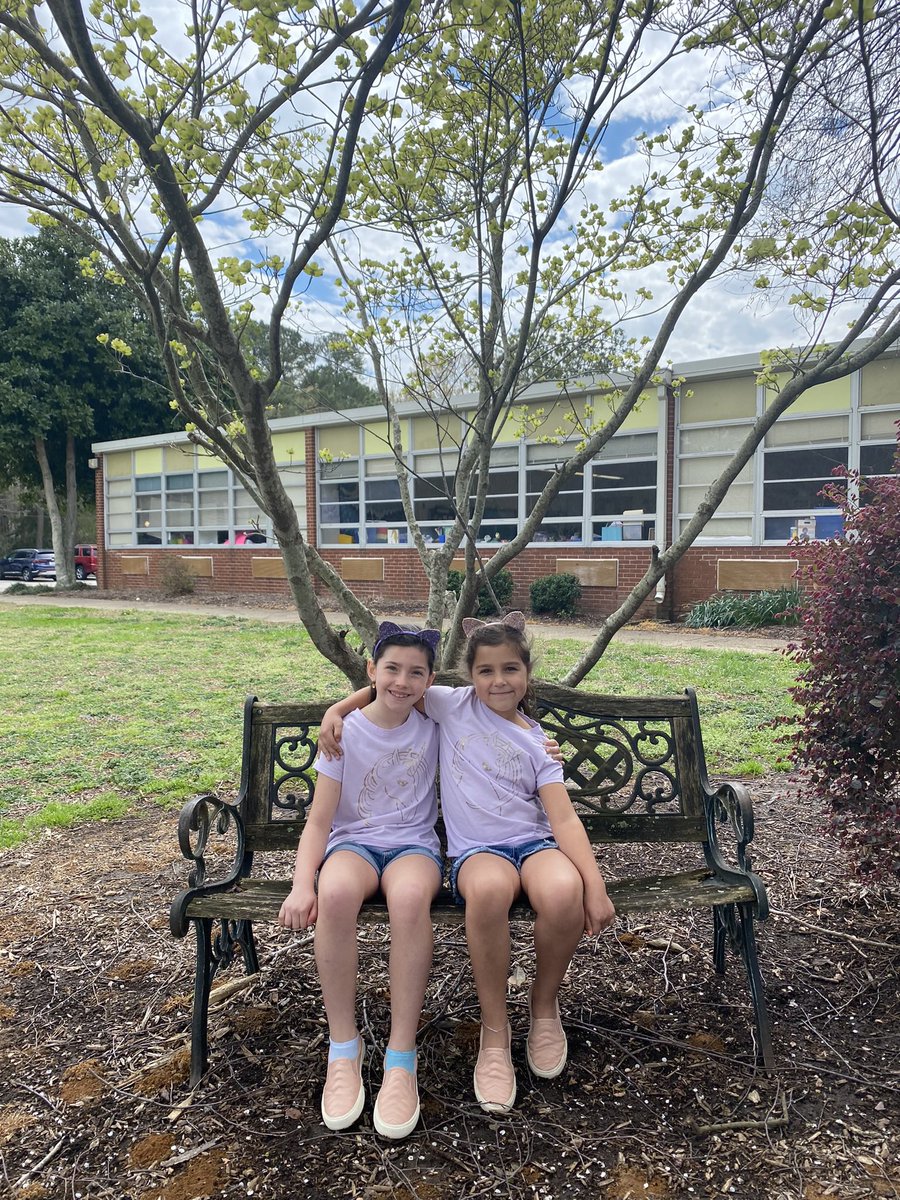 kendra_randolph's tweet photo. Twin Day was so much fun today!! @AlantonAstros @twinjamom https://t.co/j6HkflTsLe