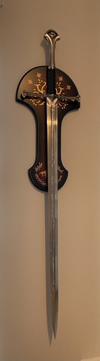 quickbeam71's tweet photo. Oh wait! What’s that on the wall? A new SWORD to add to my Tolkien Collection @CollectTolkien! That gift was inspired by “Nerd of the Rings” podcast on YouTube @nerdoftherings1 If you love Tolkien the way I do, you’ve got to tune in!
#Andúril #FlameOfTheWest https://t.co/Jvh8yjatb8