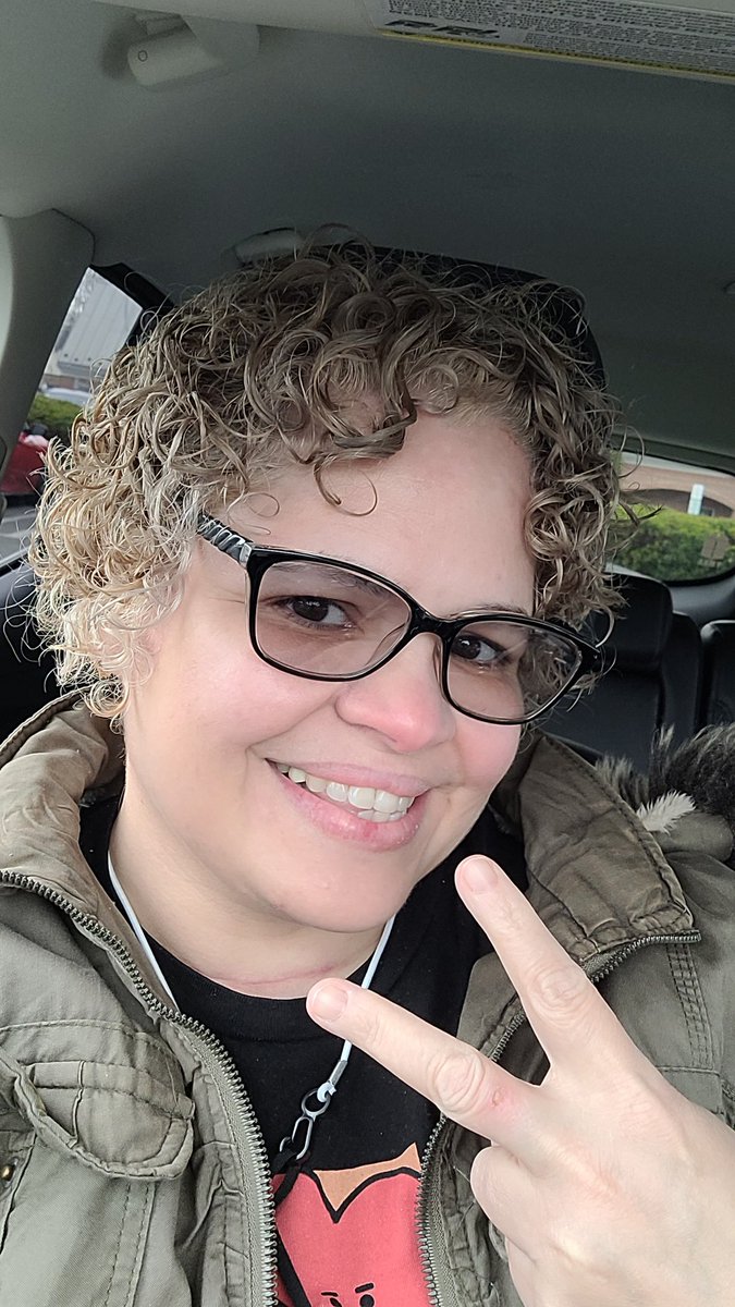 Munecavalerio's tweet image. I&apos;m love becuse i give love is free too give. Today in this salon I felt so love and and went i loom at Diana&apos;s magical work on my hair I love my self a lil bit more today. Thank goodness for Angels walking on this Earth Maria and Diana I love you. 💜🐞 #glowbeauty #BTSARMYMom