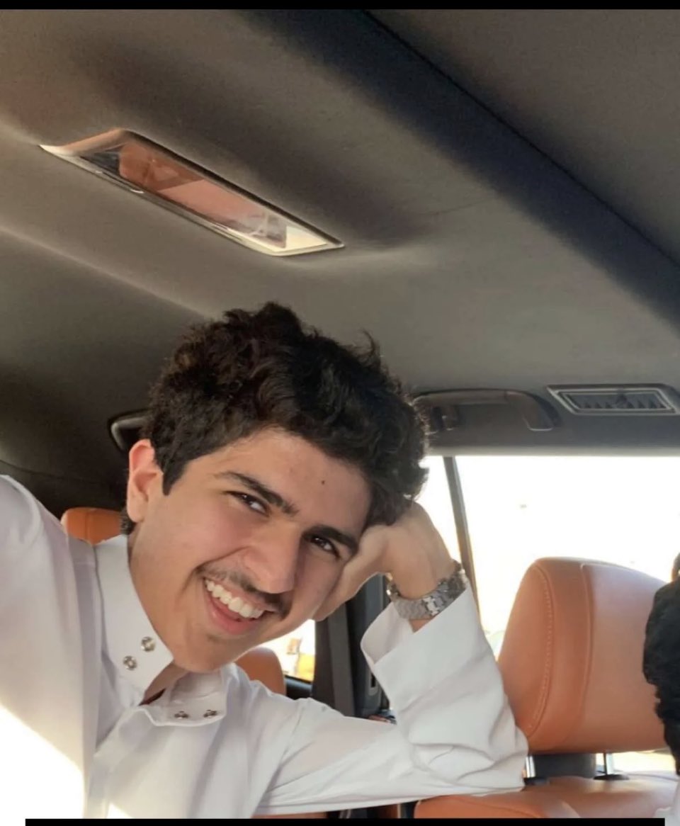 يامن عليه الموت ياناس أبشكيه
عزالله أنه في احبابي محني

حتى أيش لوكثرت علينا تعازيه
ماينفع المسكين كثر التمني

صقر الثنيان
اللهم اغفر وارحم ابي واخي و ابني واجعل قبورهم روضة من رياض الجنة واسكنهم الفردوس الاعلى وجميع اموات المسلمين 💔