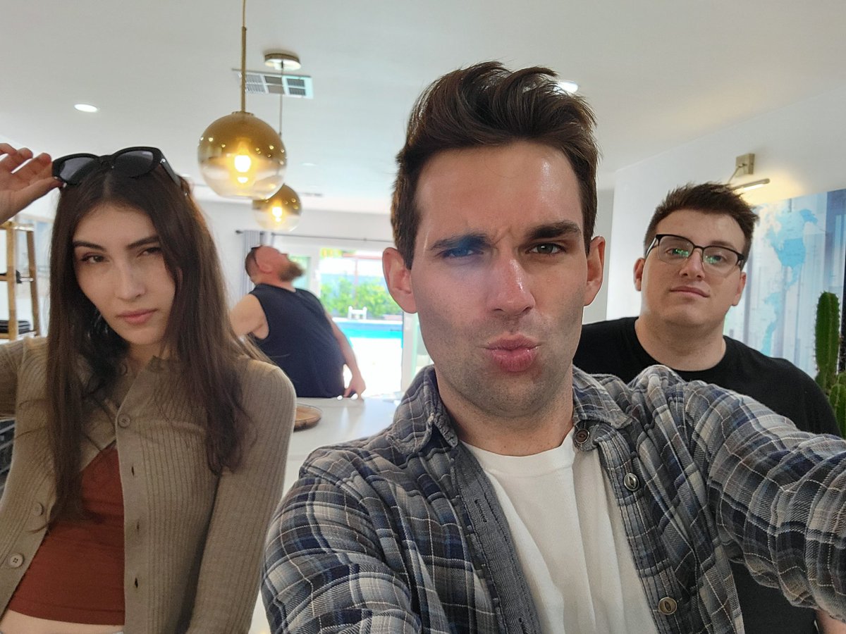 Tri House tweet media