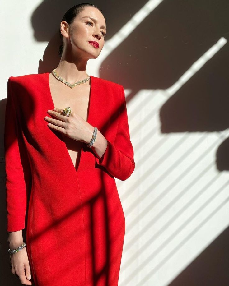 ntcaitrionabalf's tweet photo. ¡Muchos éxitos hermosa @SelenaGzRP! Lo mejor con "A year without rain".
📍Hollywood Bowl, LA 🇺🇲
#SELENAXAYWR #AYWR
Dress @YSLrp_
Jewerly @BvlgariRP
Fragance @DIOR_RP
Skin care @THEOUTSETRP https://t.co/swBtZlwODr