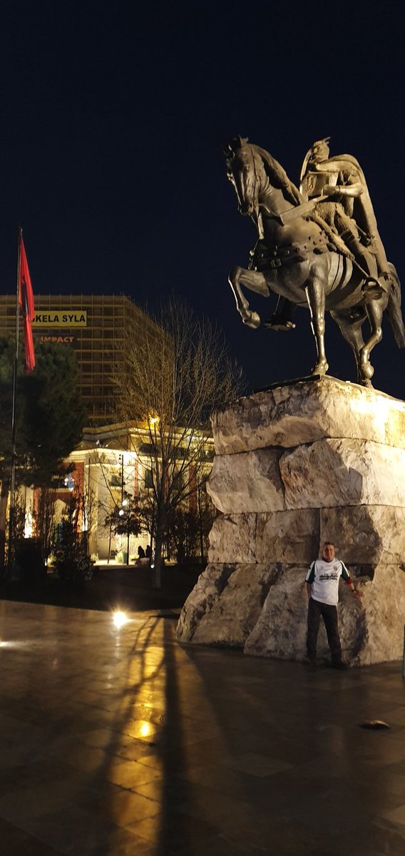 #romanosporelmundo en Tirana ,Albania #