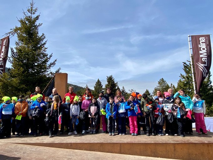 ❄️ Primera Graduació de Neu a la Molina ❗

L'Esport Blanc Escolar acosta els esports d'hivern als alumnes de 3er i 4rt de primària de 9 comarques.

Avui ha estat el torn de 120 alumnes del Ripollès i la Cerdanya. 

<a href="/esportcat/">Esports</a>