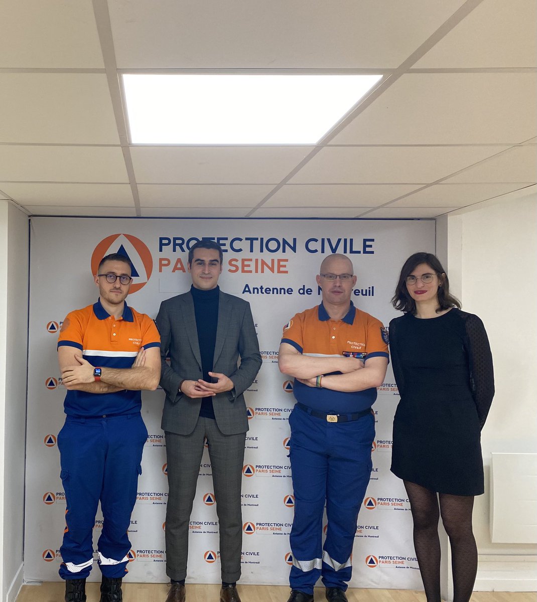 AminMbarki's tweet image. Et un passage amical ce soir avec @Loline_B à l’AG de la @PCPSMontreuil 

🙏🏻Merci à tous ces bénévoles pour leur action au quotidien pour notre territoire auprès de la population, dans les événements comme lors des incidents. 

👏Bravo à @jeromeperrin20 et toute son équipe !