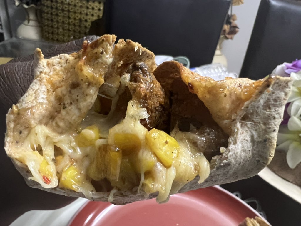 2001joe_mendy's tweet image. Today I returned to the kitchen and I mixed Peri Peri Chicken with Crispy. You guessed that right. Breaded Peri Peri Chicken Crispy Wraps. #FridayCooking #PeriPeriChicken #Wraps