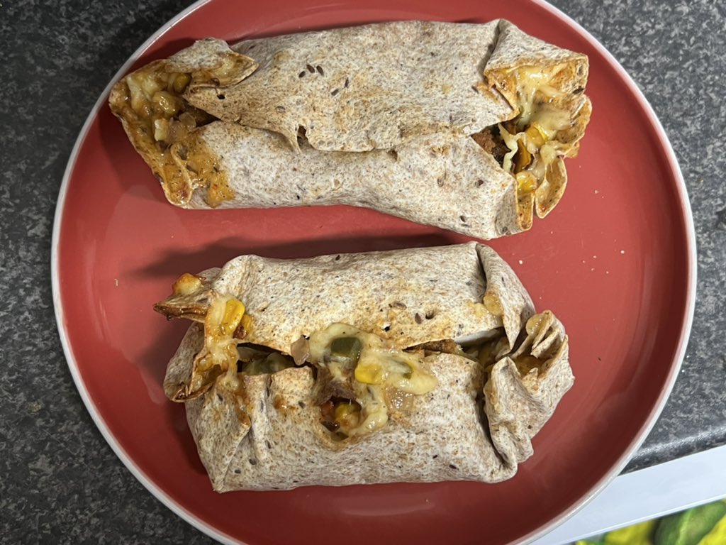 2001joe_mendy's tweet image. Today I returned to the kitchen and I mixed Peri Peri Chicken with Crispy. You guessed that right. Breaded Peri Peri Chicken Crispy Wraps. #FridayCooking #PeriPeriChicken #Wraps