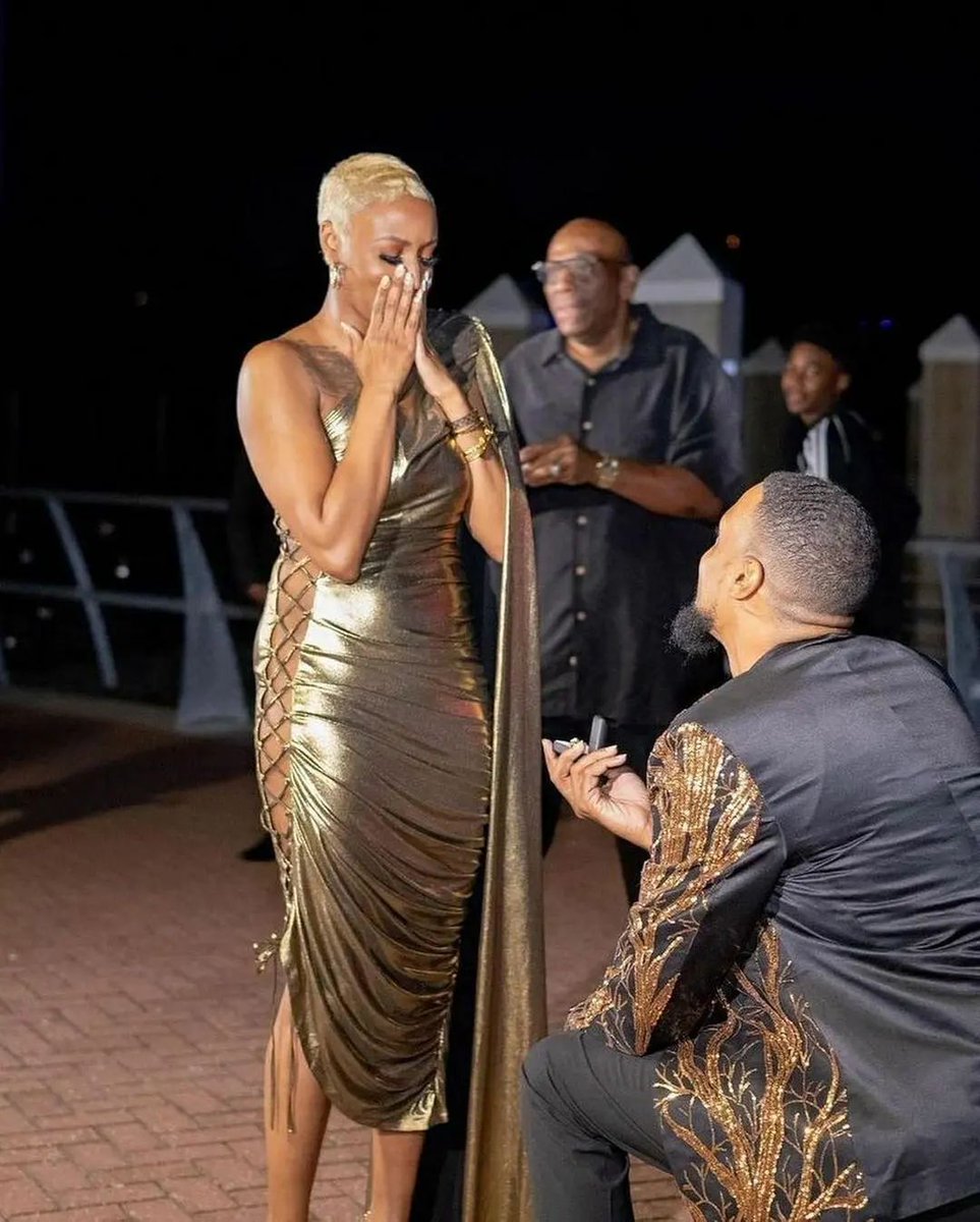 myafrocaribwedn's tweet photo. More on IG myafrocaribbeanwedding Love Love Love. When you find LOVE, it will change your life forever. 😍❤ How stunning is that dress?!!
#heasked #heaskedshesaidyes #hepoppedthequestion #issafiancé #weddingplanning #sayyestothedress
Tag them. https://t.co/sDsW99D1fz
