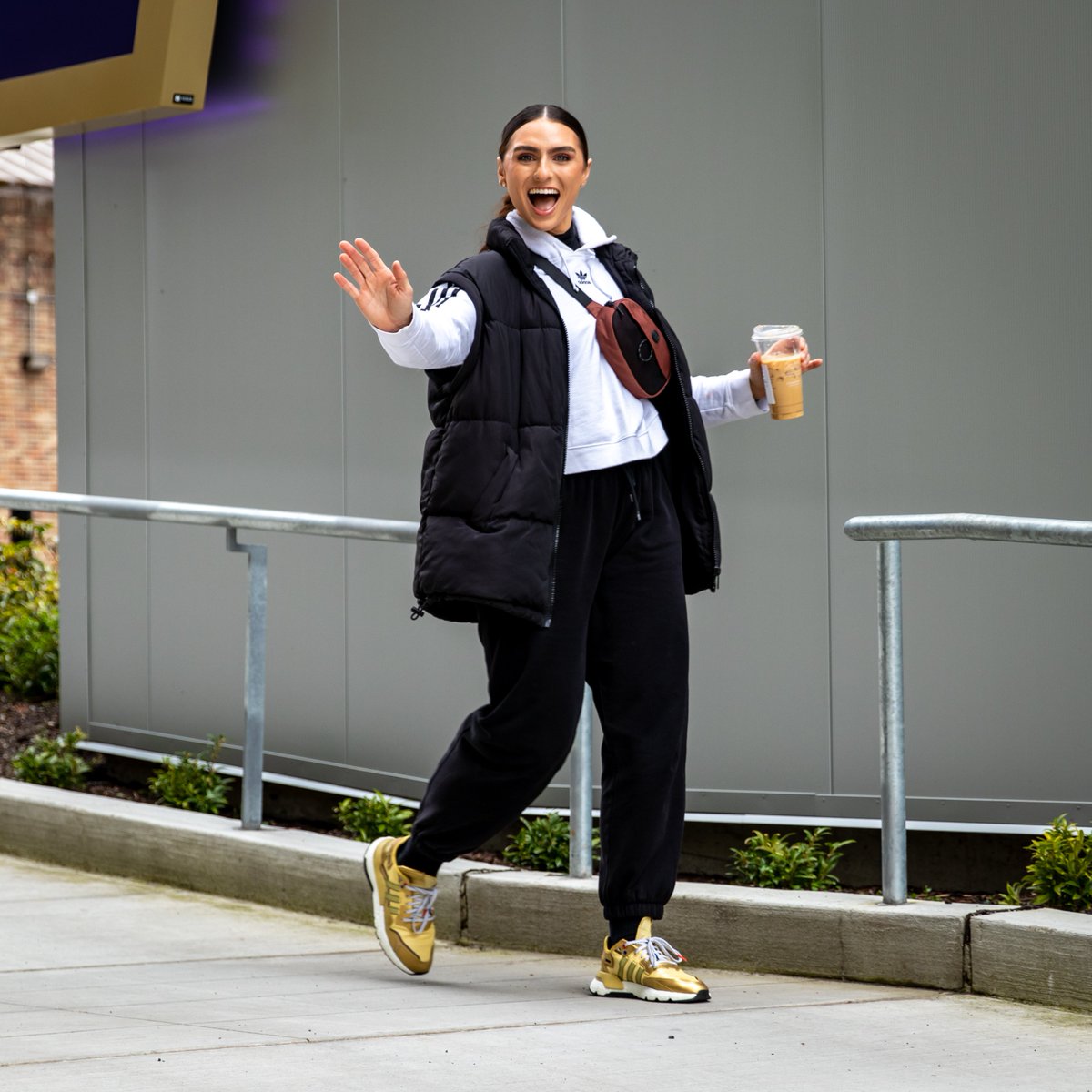 UWSoftball's tweet photo. Always arriving in style 😎

#MightyAreTheWomen https://t.co/EoS6RQBb4D