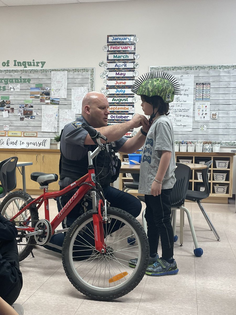 MrsKelndo's tweet photo. Constable Dan came to teach us about bike safety. Shout out to CB for being a great model! We were very excited for our first special in-person guest due to lifted restrictions. Thanks for coming Constable Dan!! @CityChestermere @PrairieWaters #bikesafety #grade2 https://t.co/XCCeked54p