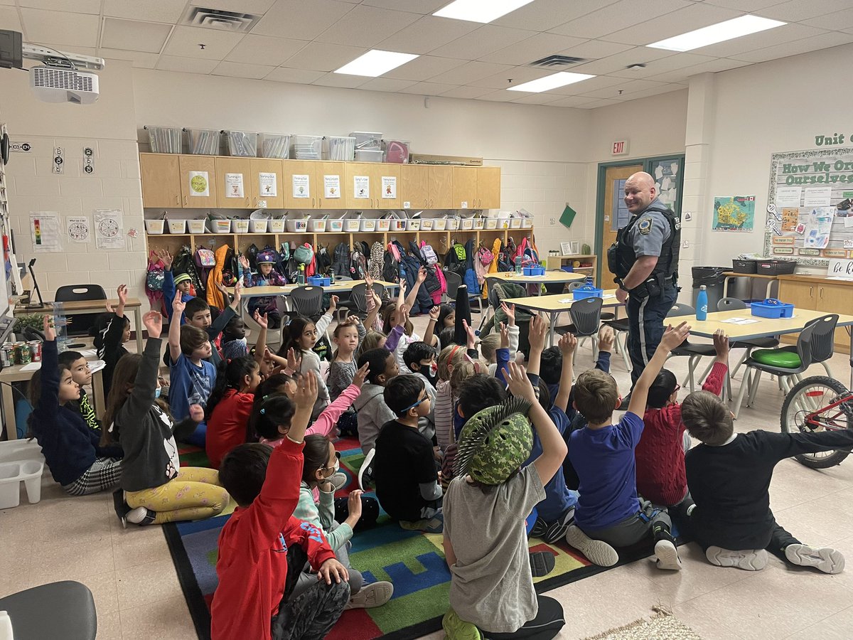 MrsKelndo's tweet photo. Constable Dan came to teach us about bike safety. Shout out to CB for being a great model! We were very excited for our first special in-person guest due to lifted restrictions. Thanks for coming Constable Dan!! @CityChestermere @PrairieWaters #bikesafety #grade2 https://t.co/XCCeked54p