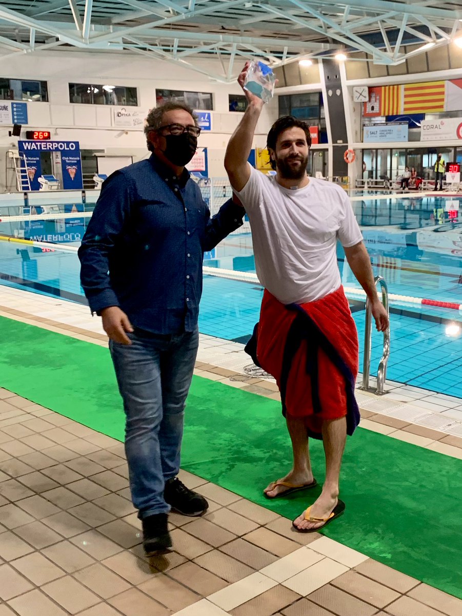 Avui es retira el nostre capità <a href="/oscarag5/">Oscar Aguilar Illana</a> ! Moltes gràcies per ser un referent pels i les esportistes del club durant tots aquests any! Molt orgullosos d’haver-te acompanyat en aquest viatje!

#Capitano
#5 
#MareaRoja⚪️🔴
#femclub
#Terrassa