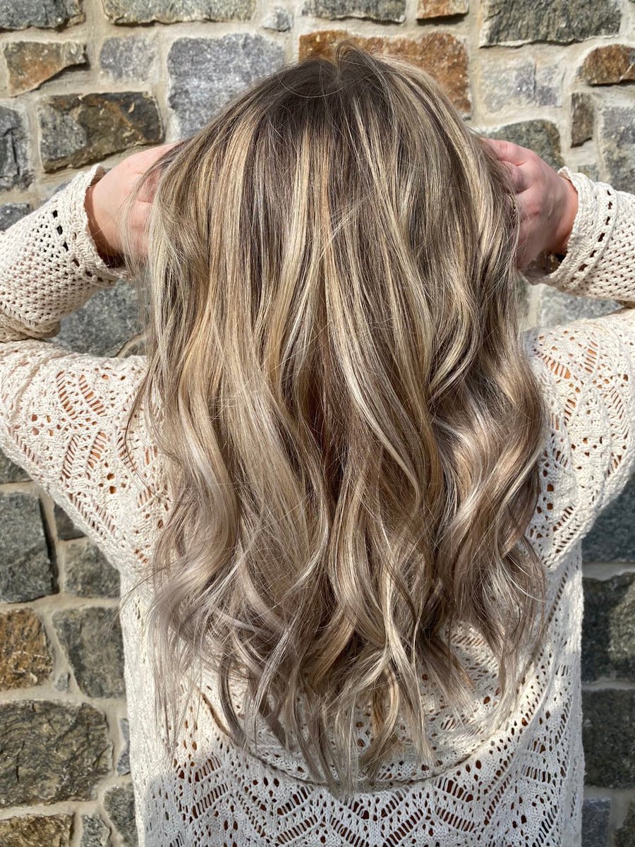 madison_rilley's tweet photo. Obsessed with my new hair tho for real https://t.co/qFqA3xm5eX