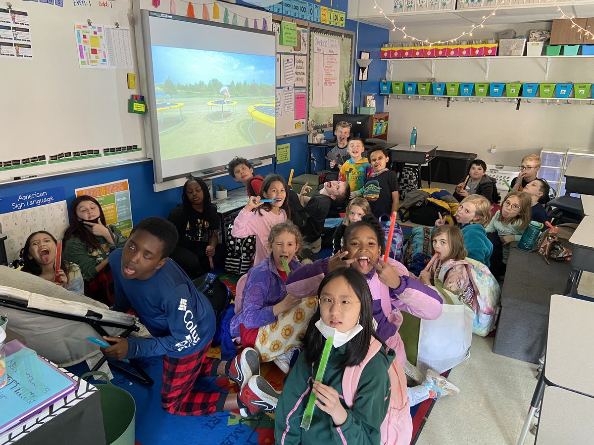 Today #TeamHerndon made forts &amp; ate donuts to celebrate 25 compliments! Then we had popsicles to celebrate winning the ST Math competition! 🍩⛺️❤️
