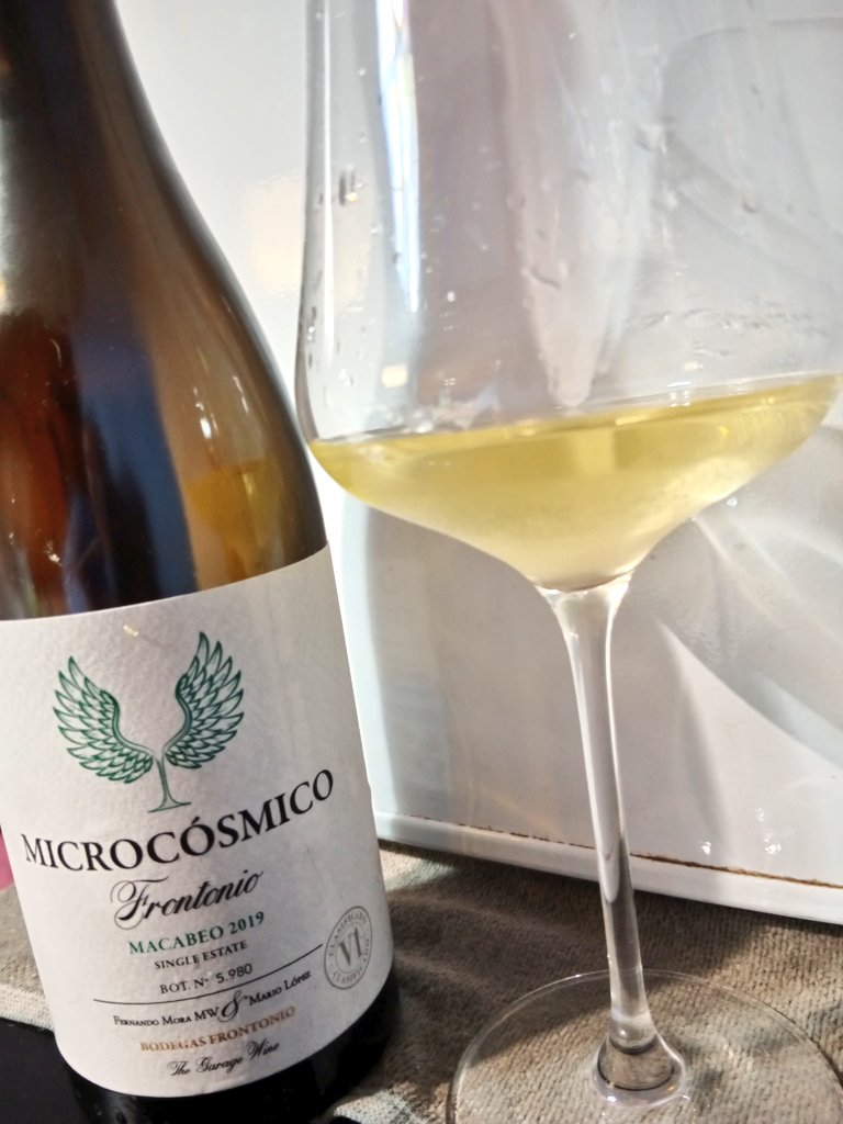 Eugenio Sáenz (@eusaenz) on Twitter photo Vinos BBB para tiempos de crisis. Por algo menos de 15€ tienes este macabeo de Valdejalón, elaborado por una de las bodegas punteras en Aragón. Austero, graso, con peso y buena longitud, de esos vinos que van con todo en la mesa. Riiico. Vinos BBB para tiempos de crisis. Por algo menos de 15€ tienes este macabeo de Valdejalón, elaborado por una de las bodegas punteras en Aragón. Austero, graso, con peso y buena longitud, de esos vinos que van con todo en la mesa. Riiico.