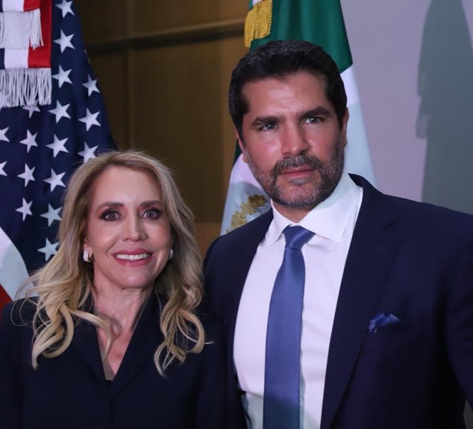 EVerastegui's tweet photo. #DesayunoNacionaldeOración Cuando las voces se unen por el bien, la prosperidad y el futuro de México, muchas cosas buenas salen de allí. Gracias, Claudia Iriarte y todos los organizadores, por invitarme a pronunciar un llamado de unidad y de paz. https://t.co/KR7YRDBekR