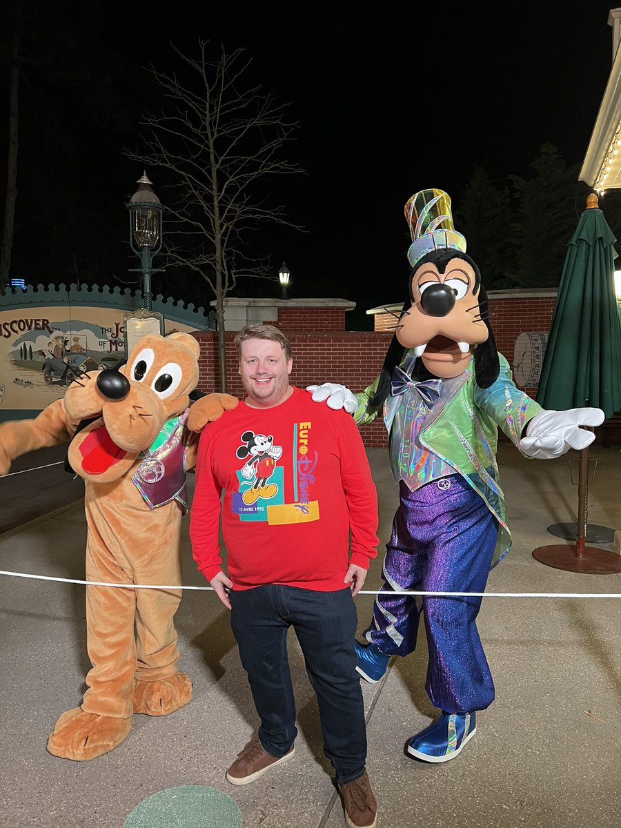 thedlpgeek's tweet photo. Over on Main Street, Goofy & Pluto are meeting guests #APNight #30YODLP #DLPlive https://t.co/ly8jNXZWVg