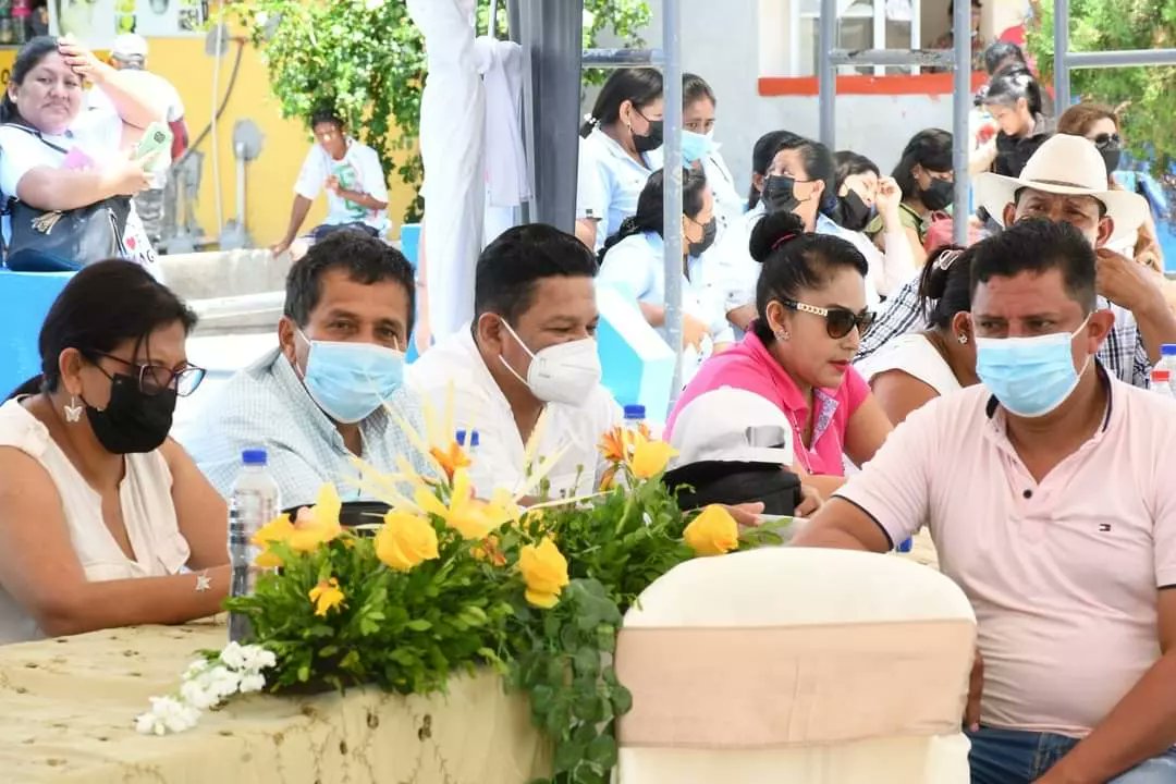 ConagopareG's tweet photo. Asistencias técnicas, elaboración de proyectos, fiscalización de obras, brigadas médicas, de vacunación, salud animal, fumigación de vectores, entrega de kit de alimentos y bioseguridad, ayudas técnicas, entre otros, fueron parte del trabajo de la institución el año pasado  y https://t.co/bV8S69qLfr